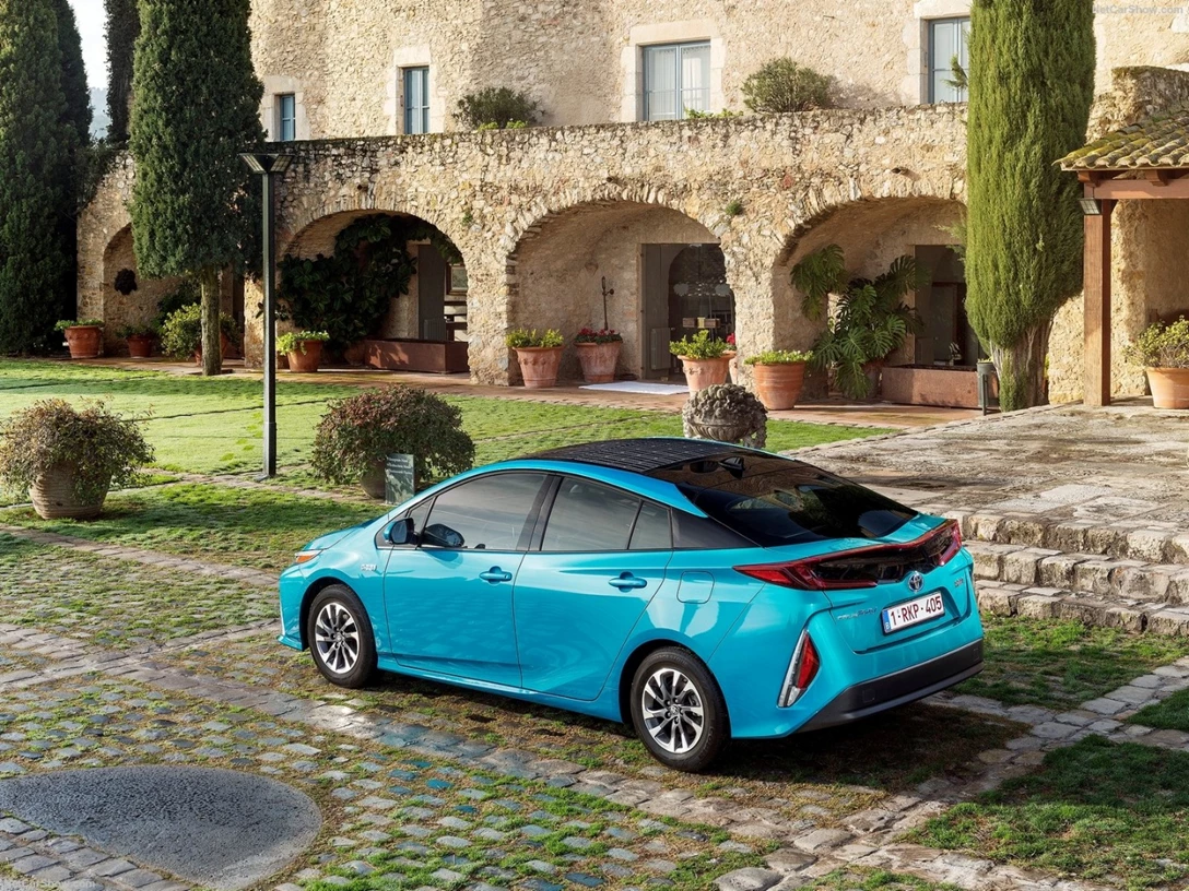 1653914-Toyota-Prius_Plug-in_Hybrid-2022-02.jpg