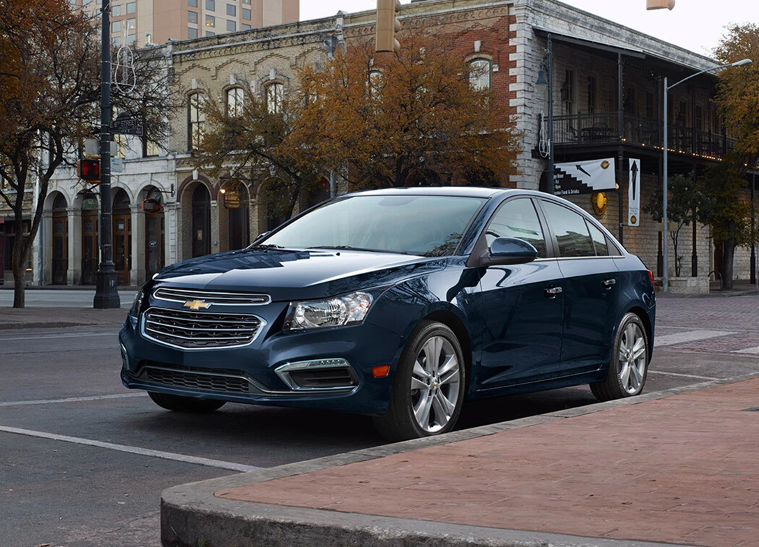 1689198-Chevrolet-Cruze-2015-03.jpg