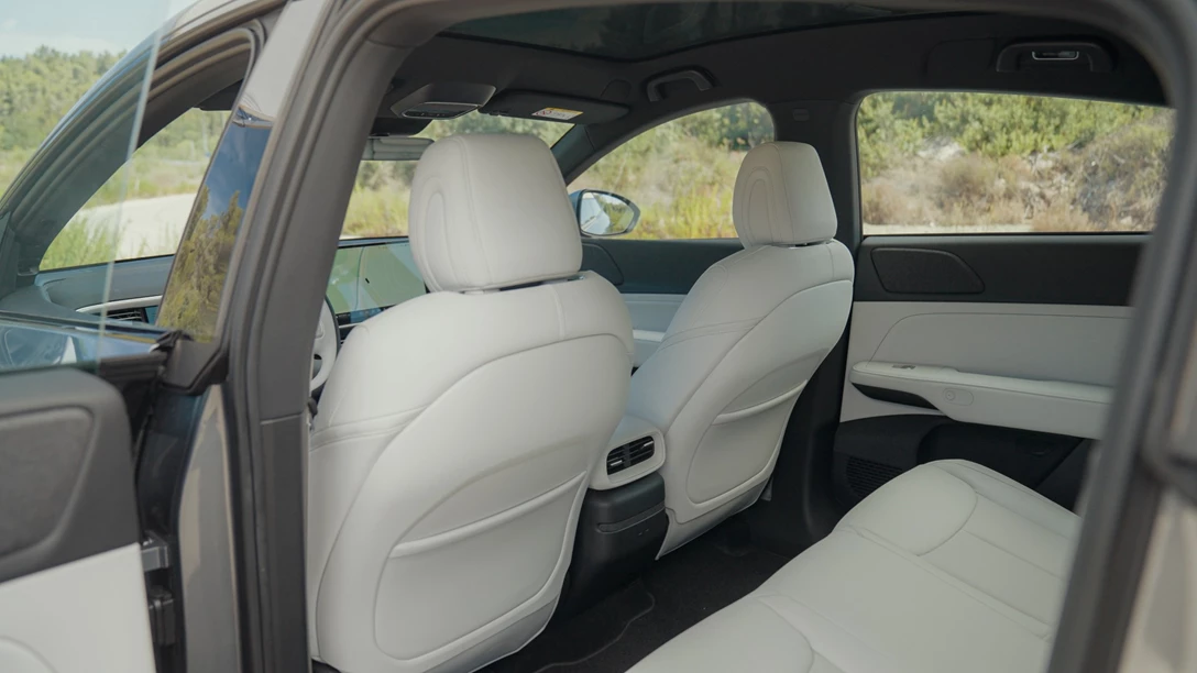 1701427-Xpeng G6 2024.00_37_04_15.Still069.jpg