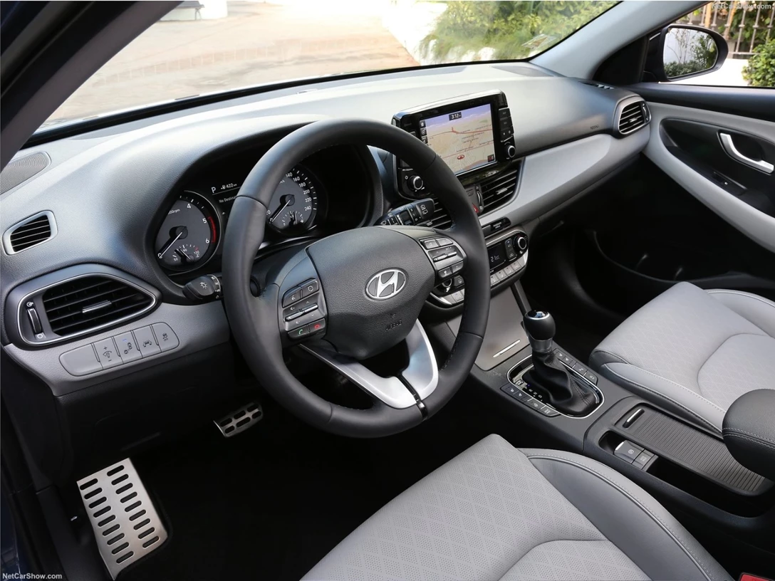 1645655-Hyundai-i30-2017-1600-2d.jpg