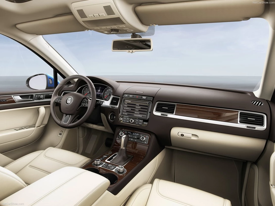 1589228-Volkswagen-Touareg 6.jpg