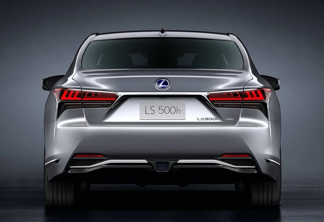 1633900-לקסוס LS 2021-09.jpg