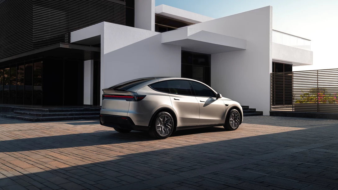 Tesla - Model Y L - 1.jpg