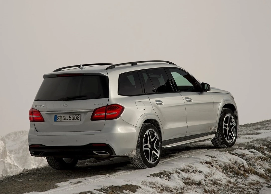 1669501-Mercedes-Benz-GLS-2018-02.jpg