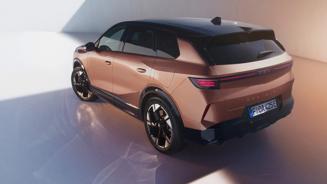 1696104-NewOpelGrandland (2)-min.jpg