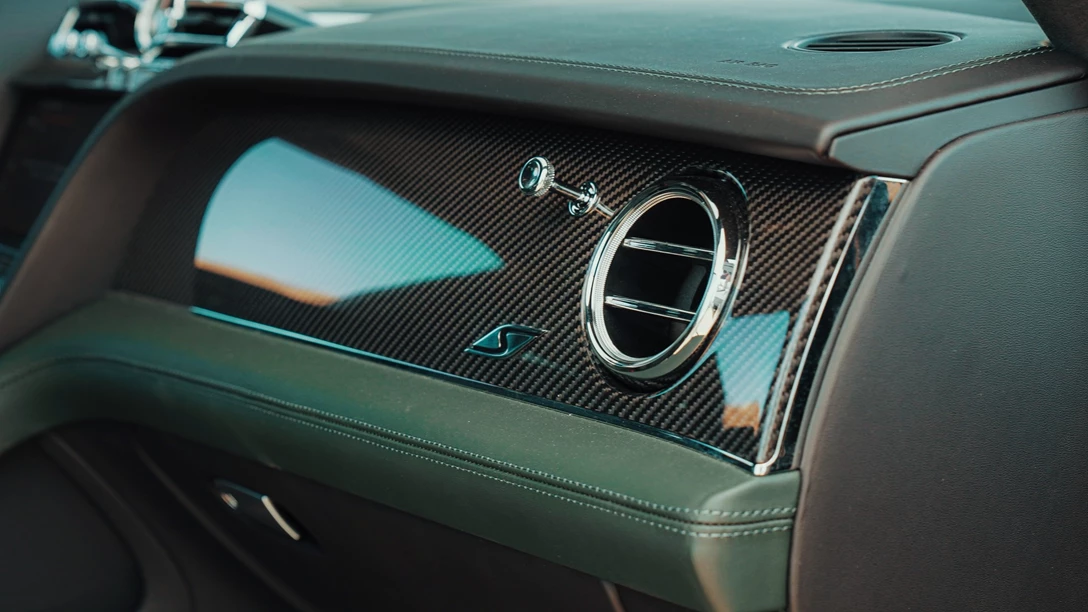 1661431-Bentley Bentayga S 2022.00_27_39_00.Still032 copy.jpg