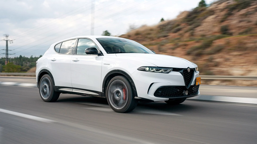 1676513-Alfa Romeo Tonale 2023.00_28_34_22.Still017 copy.jpg