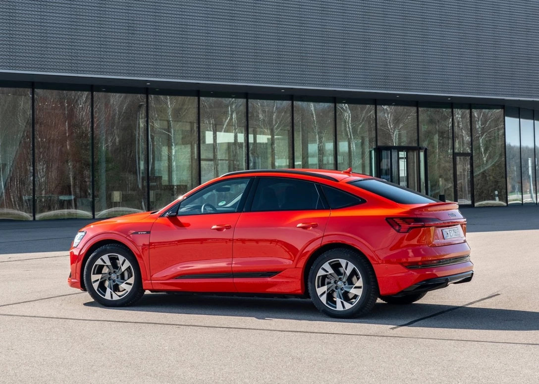 1636706-Audi-e-tron_Sportback-2021-06.jpg
