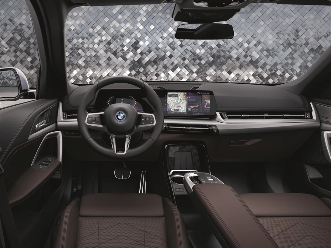 1672359-bmw ix1 (7).jpg