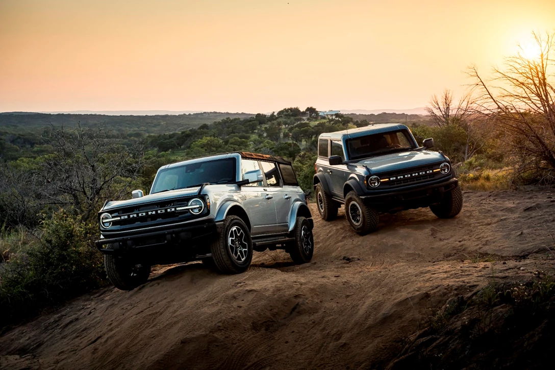 1663483-2021 Ford Bronco_Drive_06.jpg