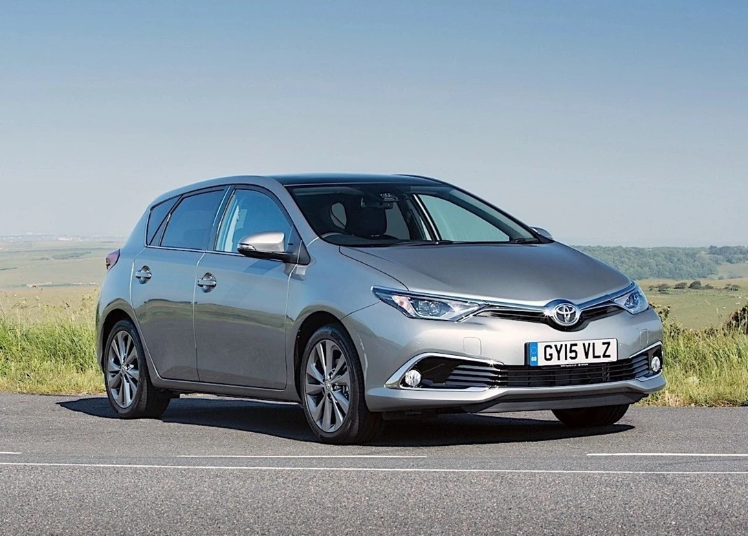 1647773-Toyota-Auris-2016-02.jpg