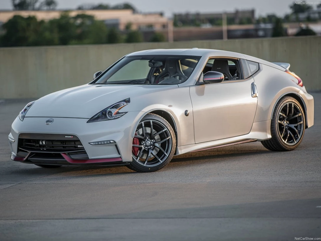 1589008-Nissan-370Z 1.jpg