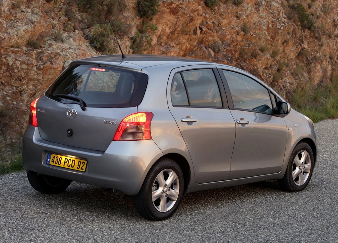 1686612-Toyota-Yaris-2008-02.jpg