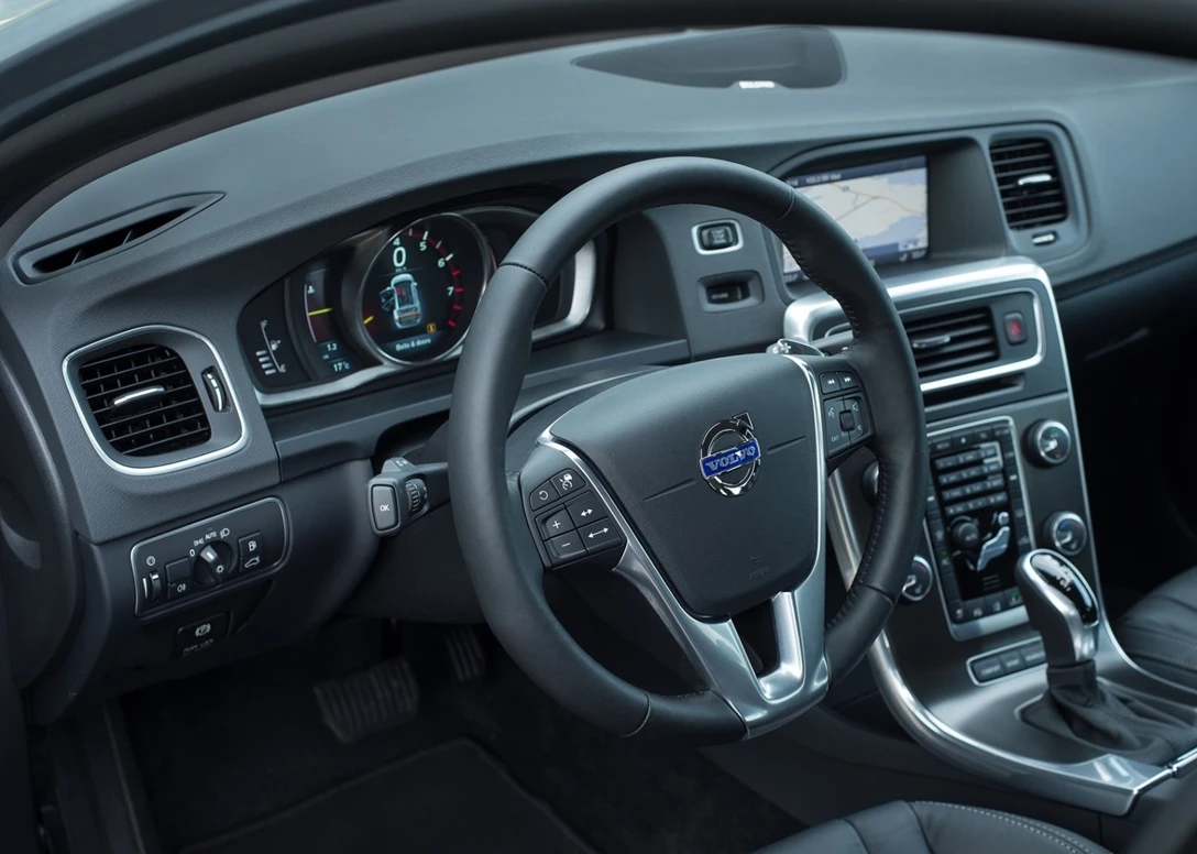 1635153-Volvo-V60-2014-05.jpg