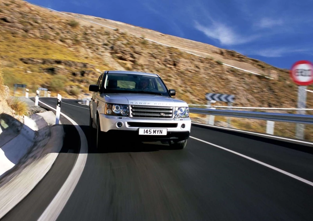 1593664-Land_Rover-Range_Rover_Sport 4.jpg