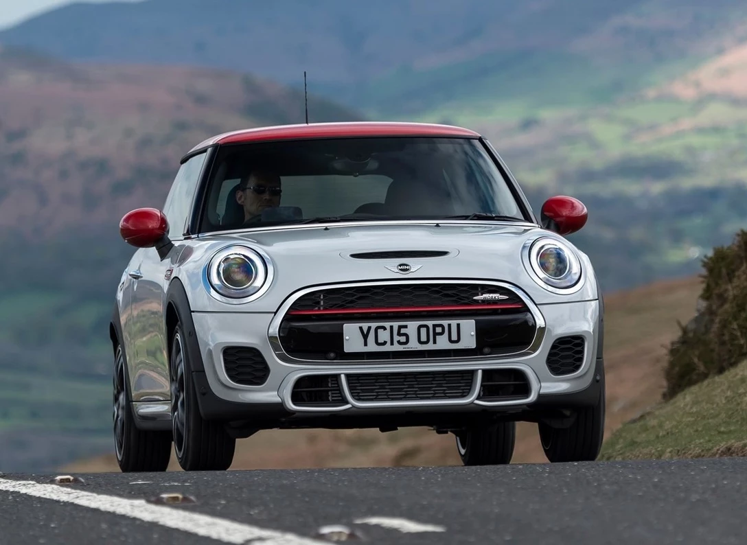 1659096-Mini-Cooper-2016-15.jpg