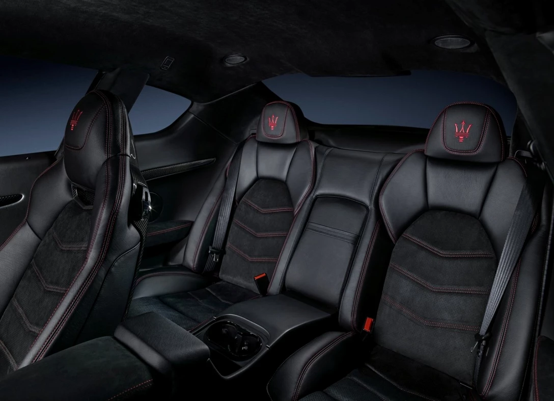 1671261-Maserati-GranTurismo-2019-07.jpg