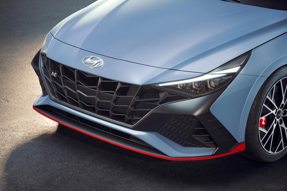 1685144-hyundai-elantra-n-debuts-studio-01_jpg-min.jpg