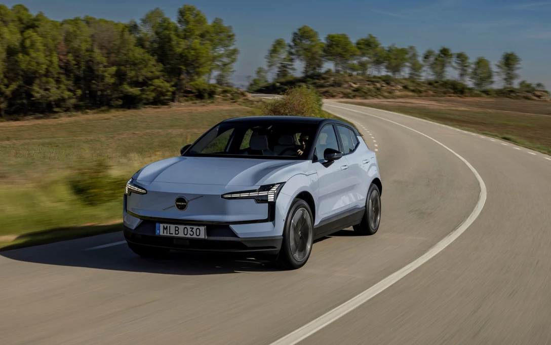 1692102-318867_Volvo_EX30_Cloud_Blue_Exterior-min.jpg