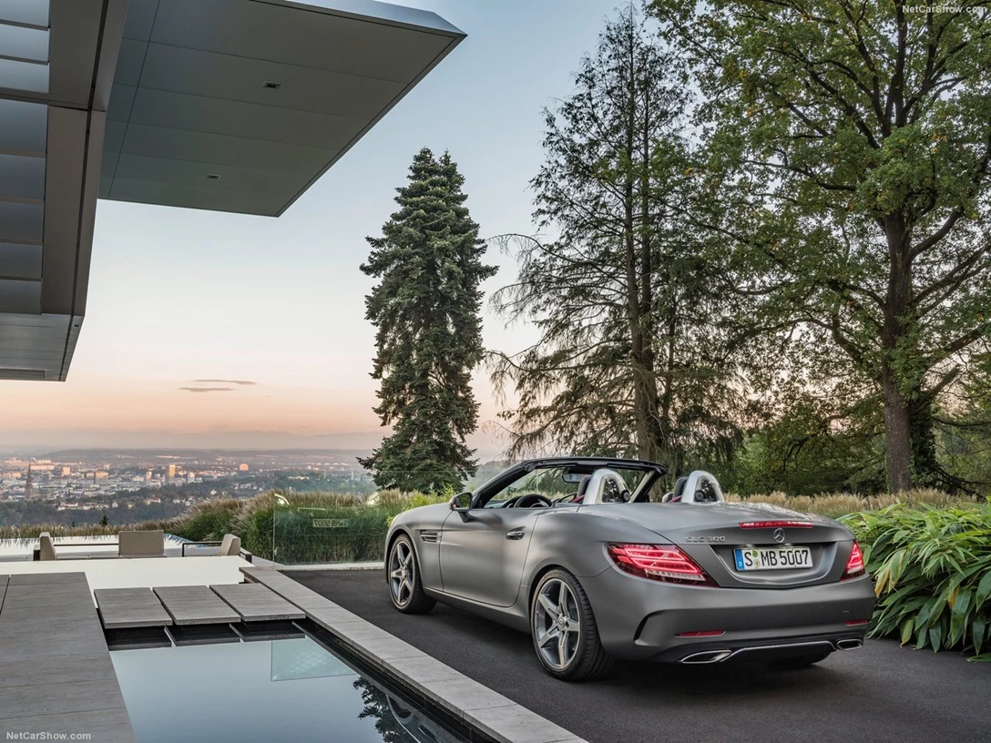 1590267-Mercedes-Benz-SLC 2.jpg