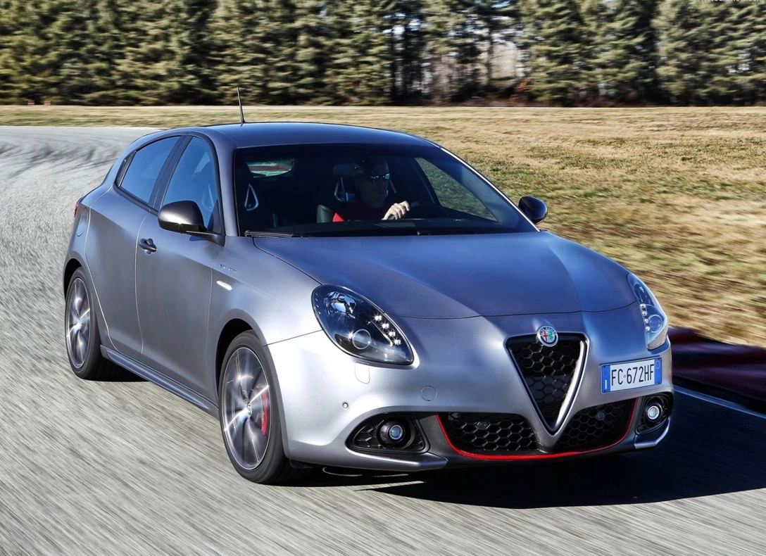 1658767-Alfa_Romeo-Giulietta-2016-09.jpg