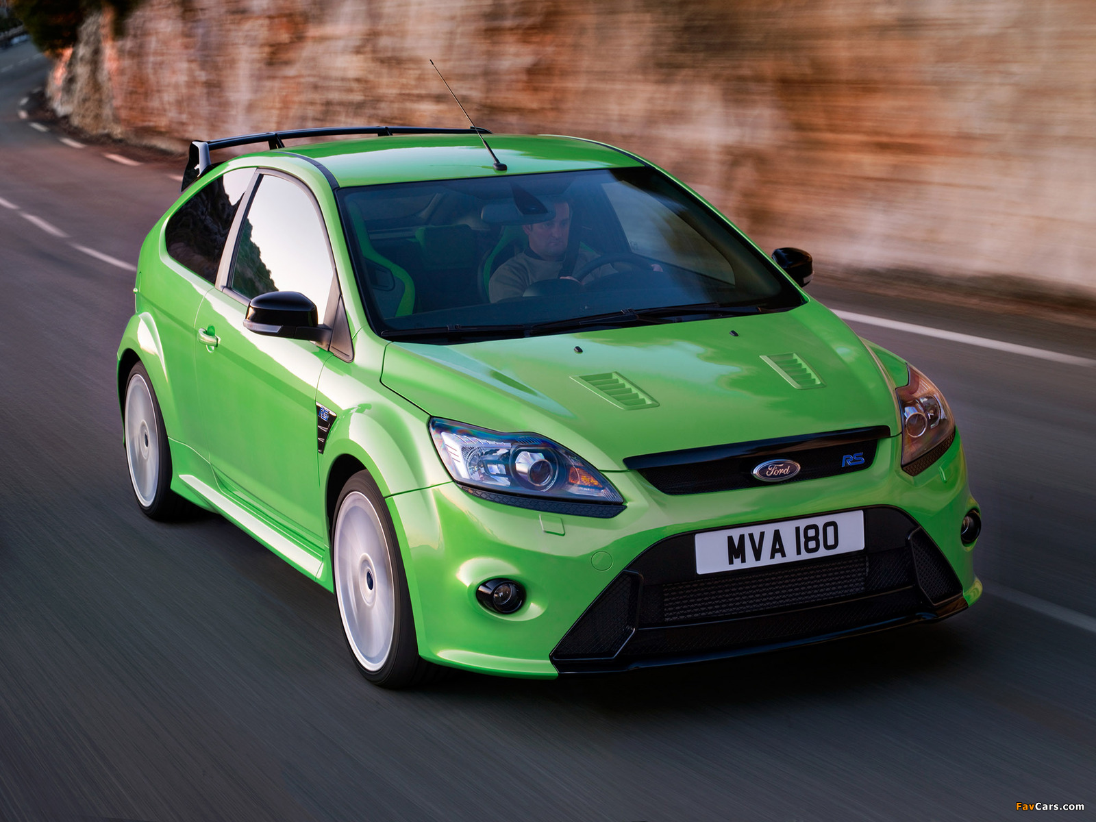 1603134_ford_focus_8.jpg