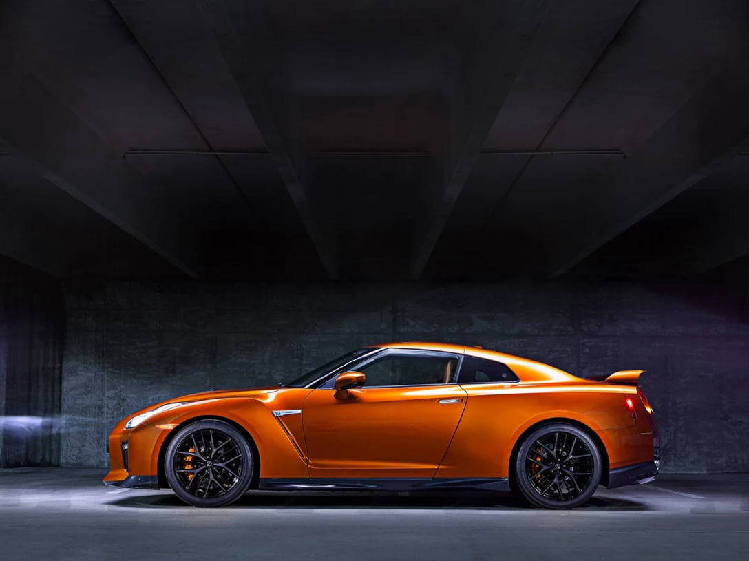 1582622-2017_nissan_gtr_21.jpg