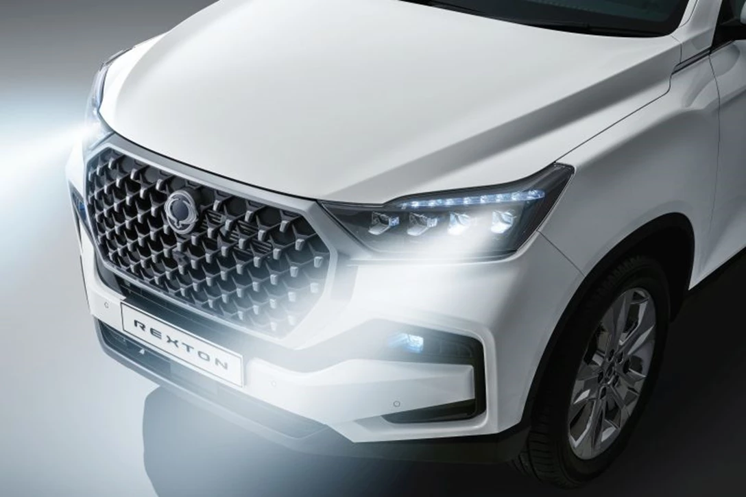 1643608-Y450_Headlamp escort.jpg