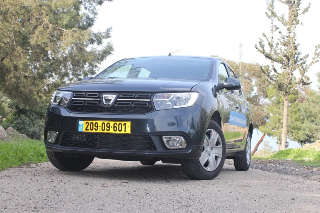 1616015-דאציה סנדרו - מבחן דרכים (0.96 ל טורבו רובוטי) (1).jpg