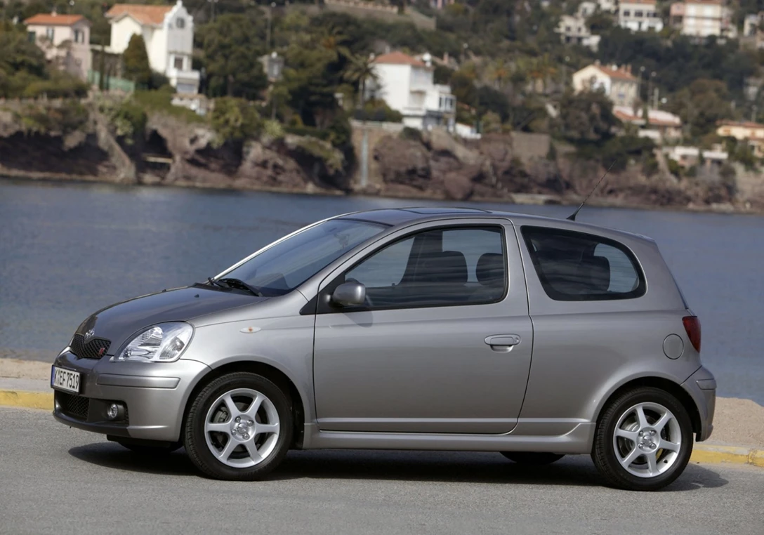 1598186-Toyota-Yaris-2003-1600-10.jpg