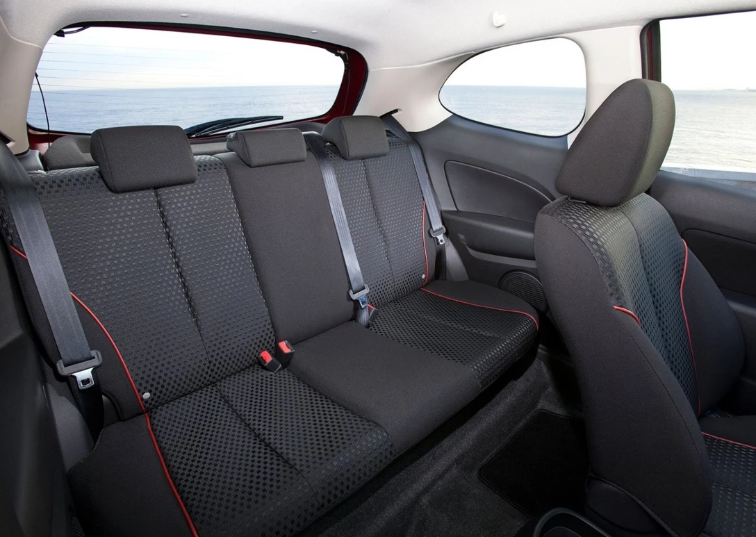 1593752-Mazda-2 8.jpg