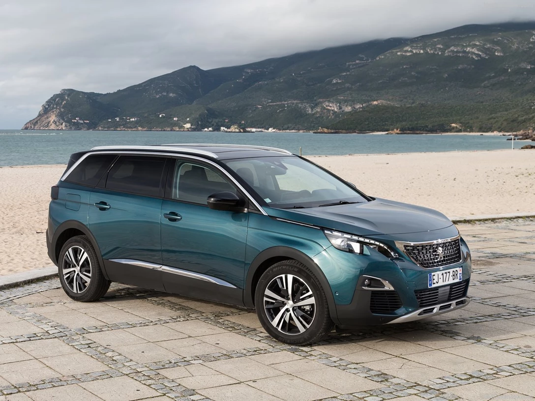 1588777-Peugeot-5008 1.jpg