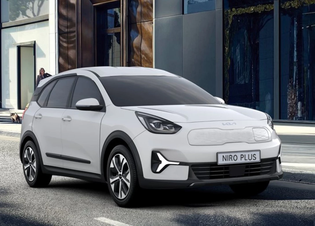 1667186-Kia-Niro-Plus-2022-06.jpg