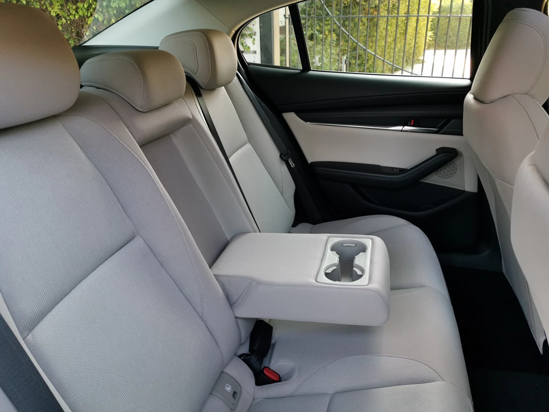 1622669-rotemi110919mazda3 (4).jpg