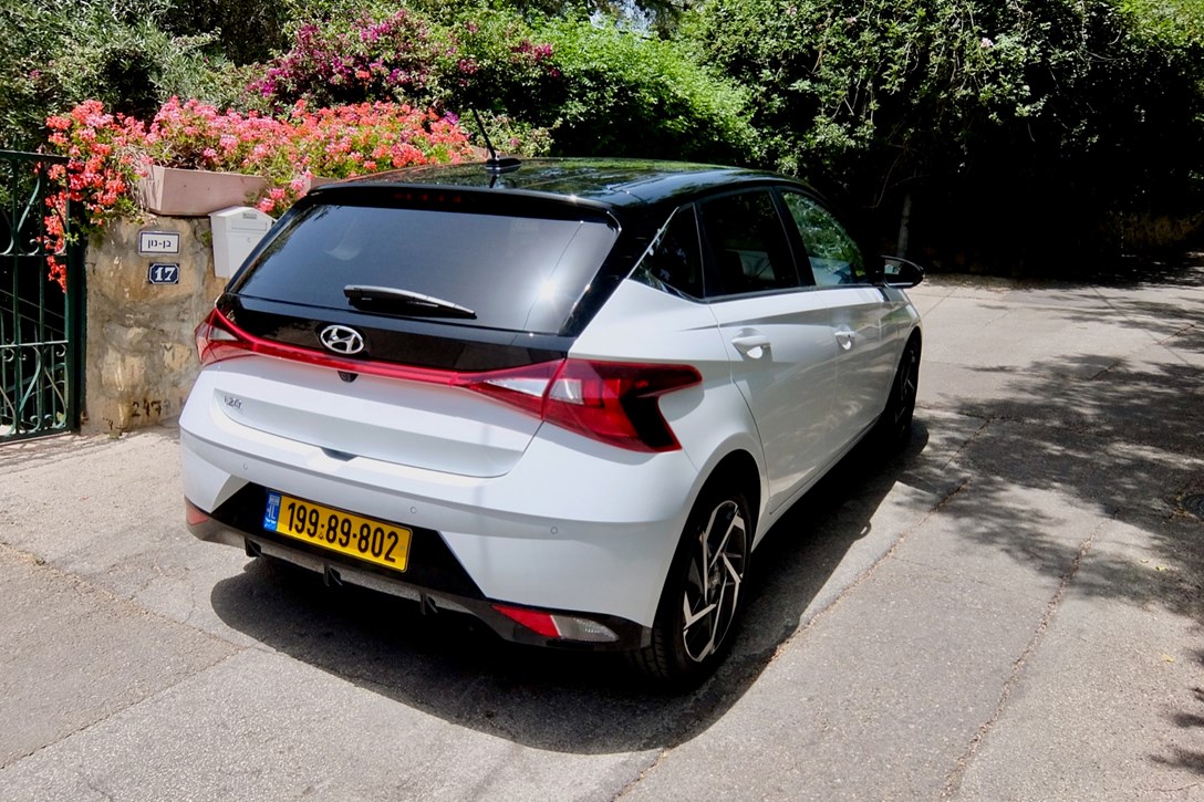 1643640-יונדאי i20 מבחן דרכים - 8.jpeg