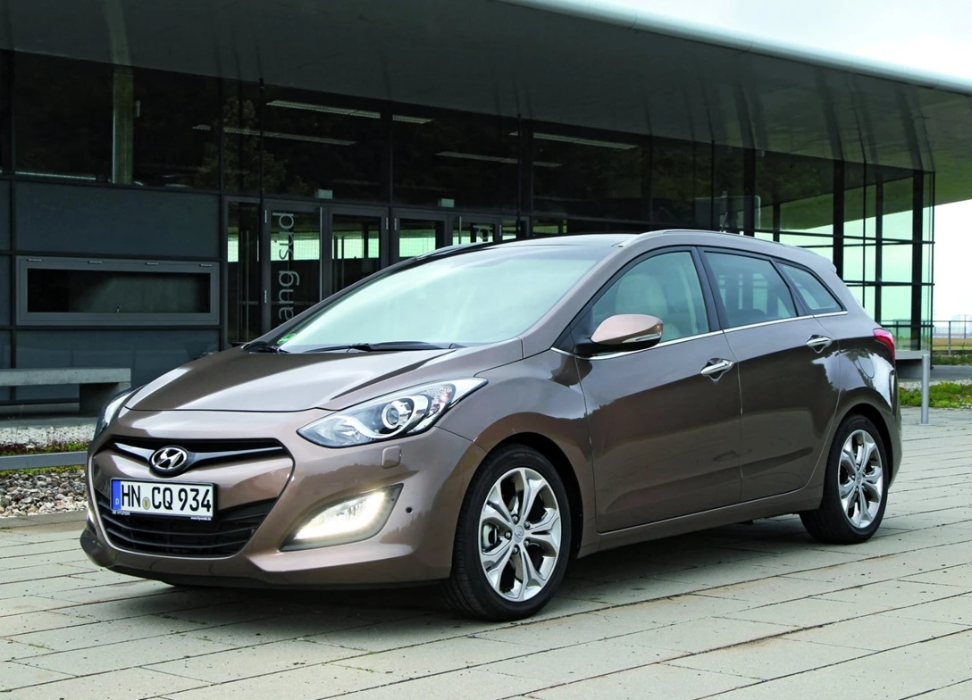 1690646-Hyundai-i30_Wagon-2014-04.jpg