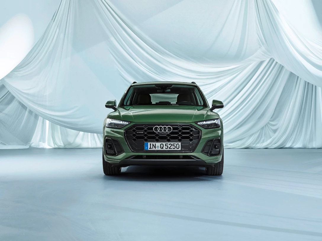 1633579-Q5Sneak Preview35707.jpg