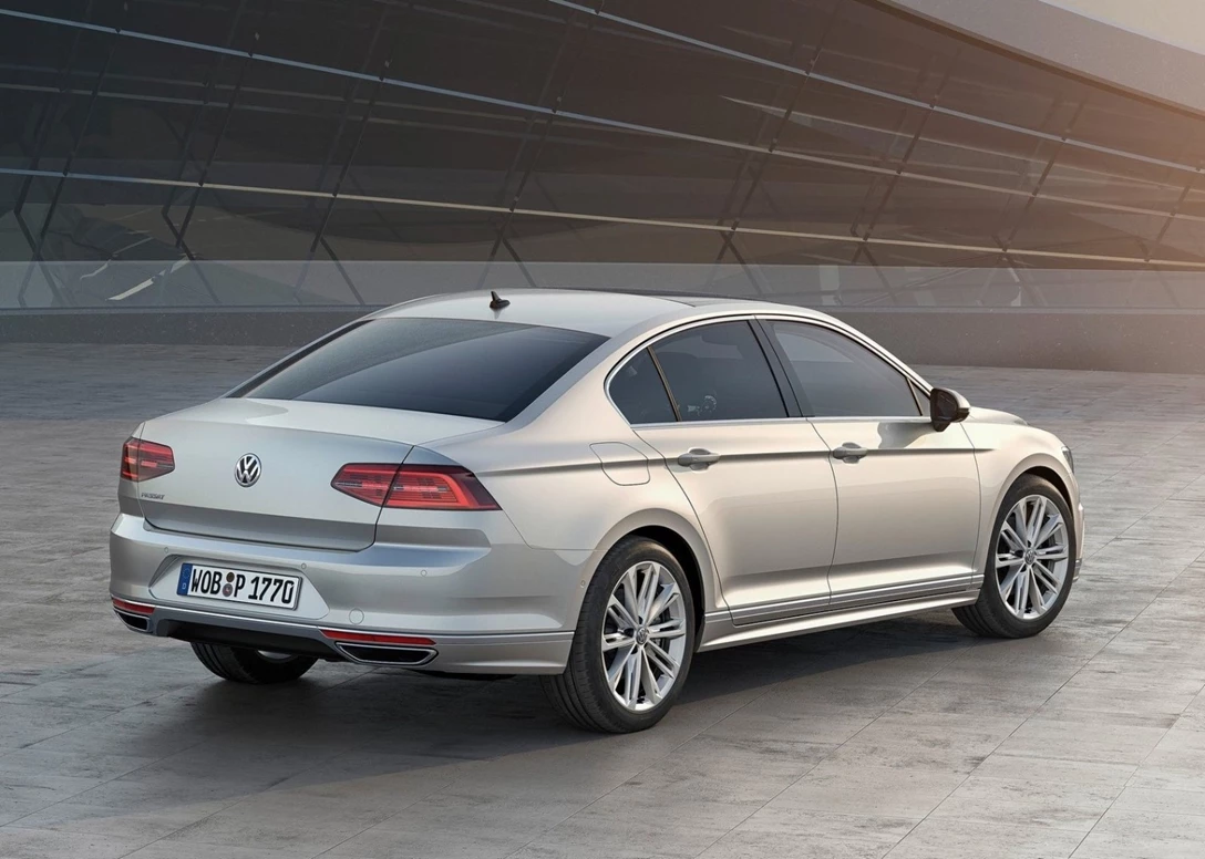 1666756-Volkswagen-Passat-2018-02.jpg