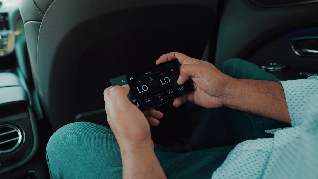 1661420-Bentley Bentayga S 2022.00_40_32_22.Still101 copy.jpg