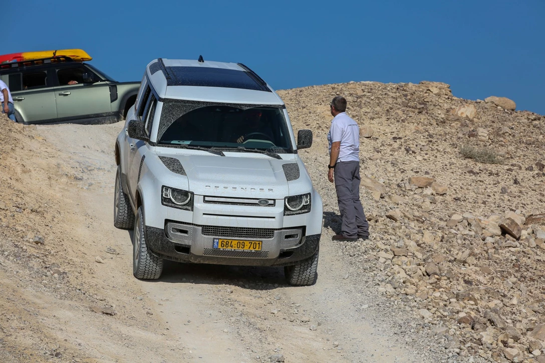 1640631-מסע לרגל השקת הדיפנדר הקצר בישראל, צילום רונן טופלברג (66).jpg