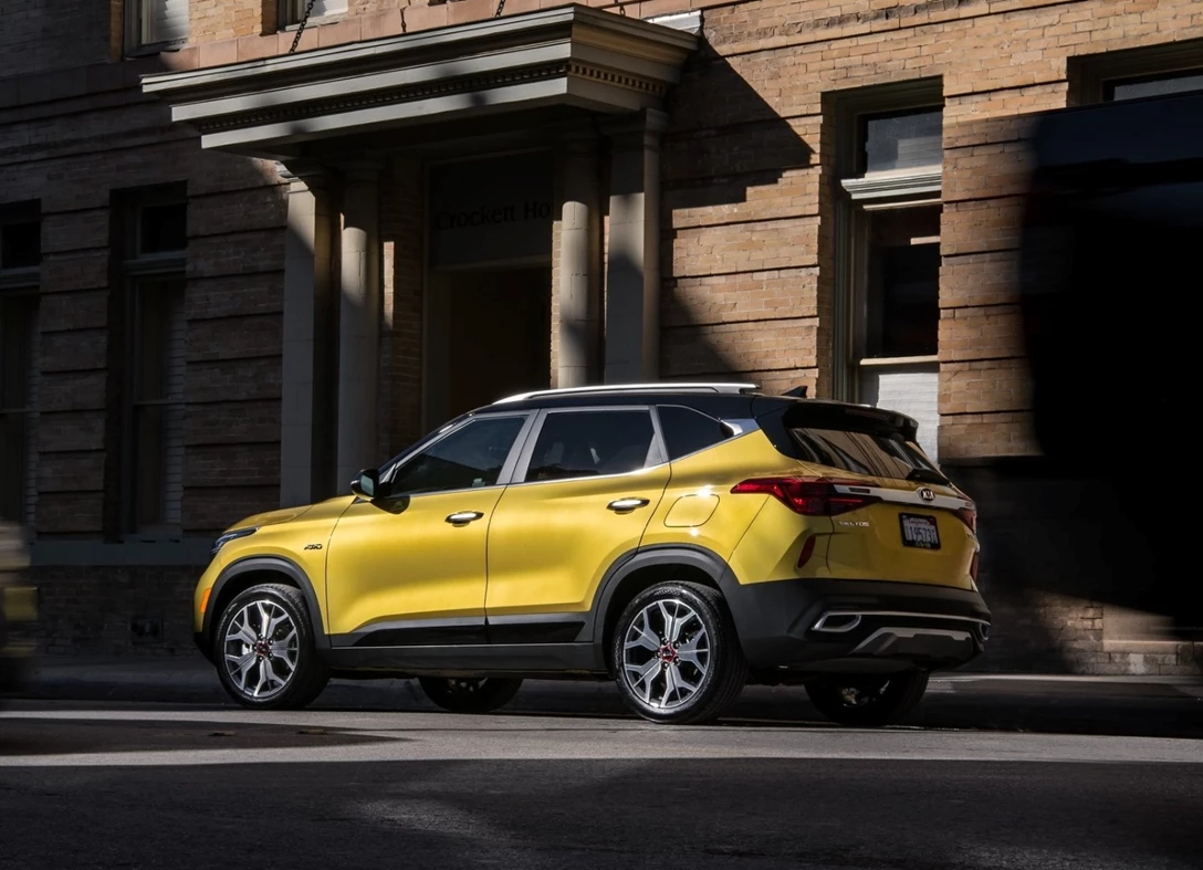 1673415-Kia-Seltos-2023-03.jpg