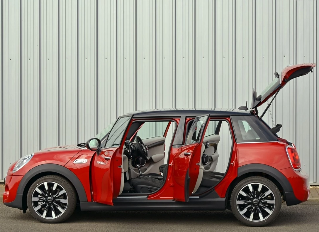 1659094-Mini-Cooper-2016-13.jpg