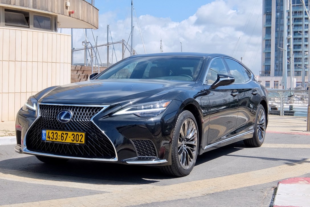 1643086-לקסוס LS מבחן דרכים - 8.jpeg