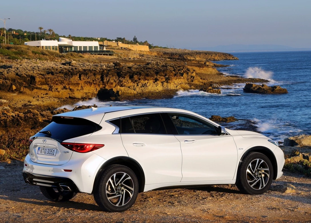 1663533-Infiniti-Q30-2021- 01.jpg