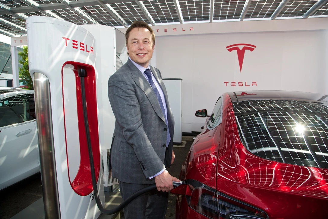 1597113-CEO Elon Musk at first UK Supercharger.jpg