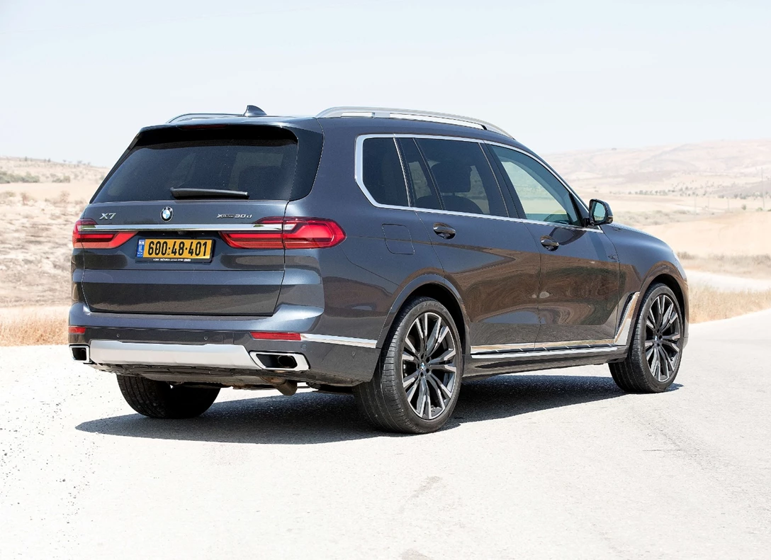 1662453-BMW-X7-2021-03.jpg