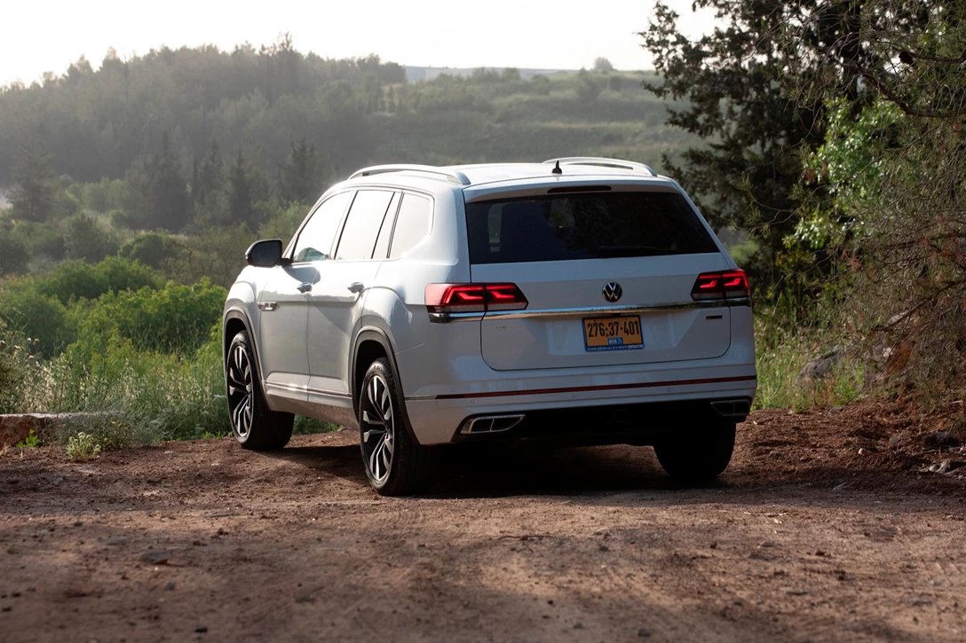 1674632-Volkswagen-Atlas-2023-02.jpg