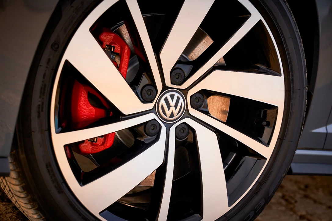 1611427-190106VW01-GLI-Detail_0113.jpg