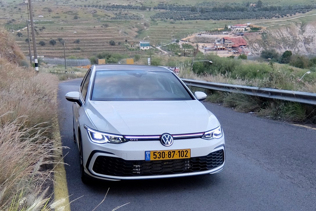 1643974-פולקסווגן גולף GTI מבחן דרכים - 8.jpeg