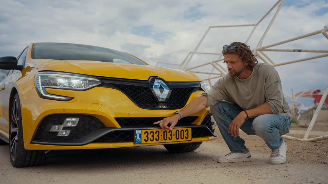 1696002-Renault Megane RS 2024.01_12_30_16.Still061-min.jpg